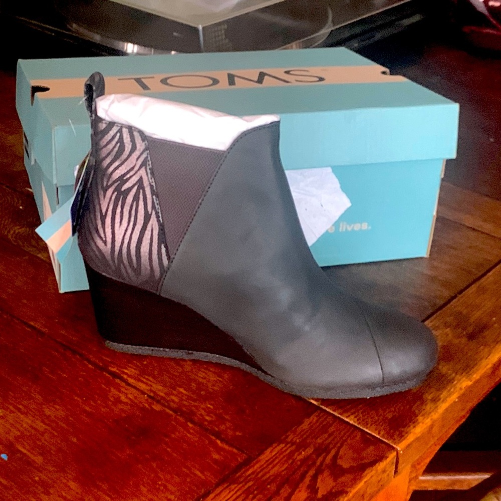 Tom wedges , black and heal is zebra dark tone,